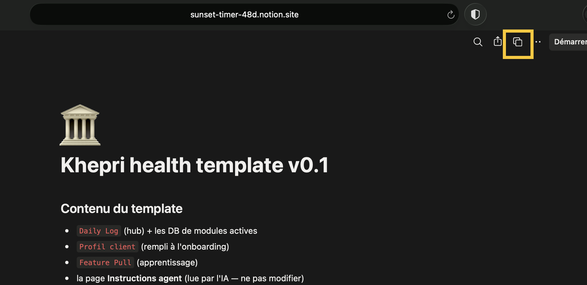 Icône Duplicate en haut à droite du template Notion
